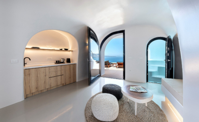 Indulge in Romance and Luxury - Discover the Enchanting Oia Suites of Santorini