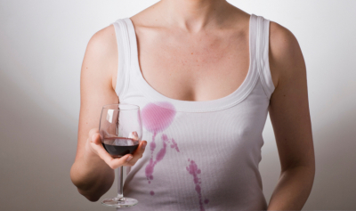 5 Effective Ways to Remove Wine Stains from Clothes Naturally