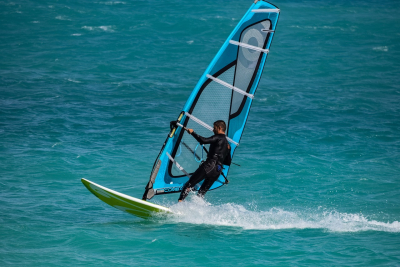 How to choose the best windsurfing board for a beginner?